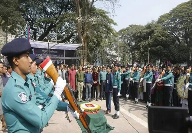 শহীদ মিনারে বুলবুলকে গার্ড অব অনার, সর্বস্তরের শ্রদ্ধা