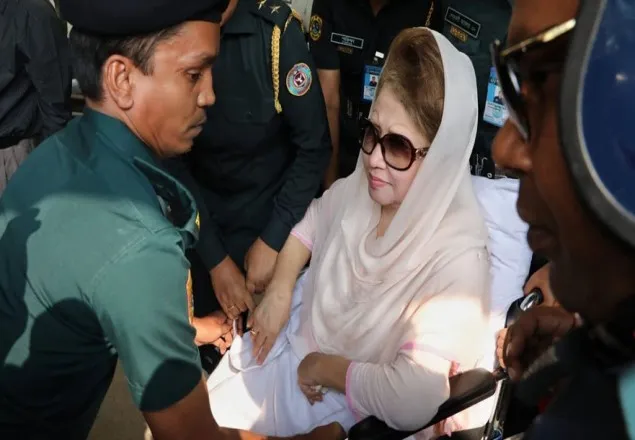 আদালতে বসার স্থান নিয়ে খালেদা জিয়ার ক্ষোভ