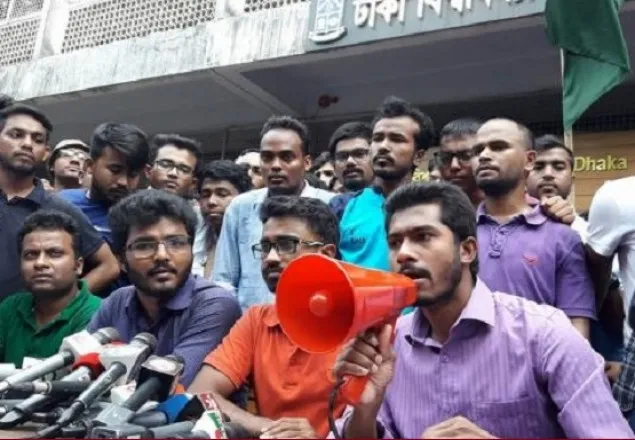ডাকসু নির্বাচন: কোটা আন্দোলনকারী নেতাদের অবরুদ্ধ করেছে ছাত্রলীগ