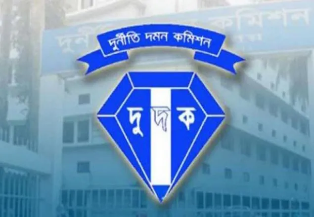 চট্টগ্রামের স্কুলে হঠাৎ দুদক চেয়ারম্যান, ৮ শিক্ষকের সাতজন অনুপস্থিত
