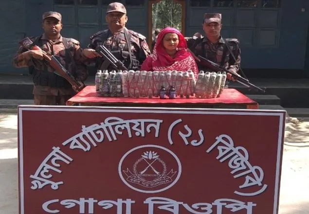 বেনাপোল সীমান্তে ফেন্সিডিলসহ মহিলা মাদক ব্যবসায়ী আটক