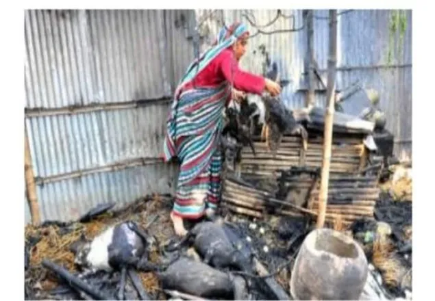 মামলা তুলে না নেওয়ায় বাদীর বাড়িতে অগ্নিকাণ্ড