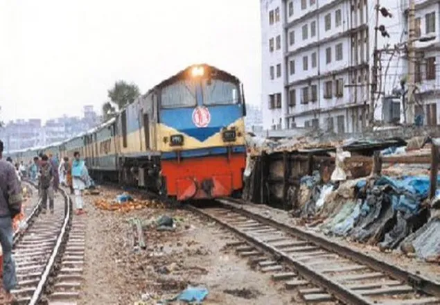 রাজধানীতে ট্রেনের ধাক্কায় নিহত ২