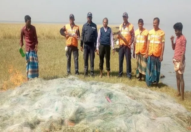 ভোলায় অভিযান চালিয়ে অবৈধ কারেন্ট জাল জব্দ
