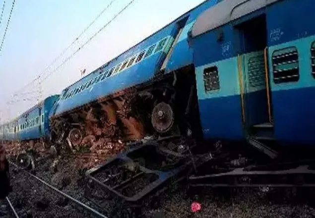 ভারতের বিহারে ট্রেন লাইনচ্যুত হয়ে নিহত ৭