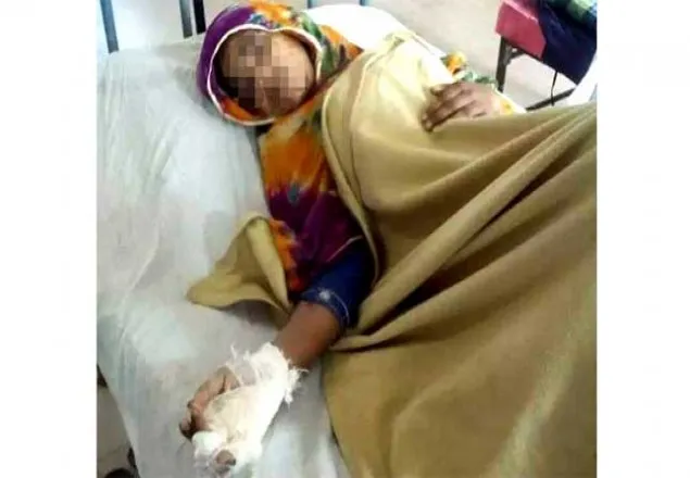 প্রেমে সাড়া না দেয়ায় মাদ্রাসাছাত্রীকে কুপিয়ে আহত!