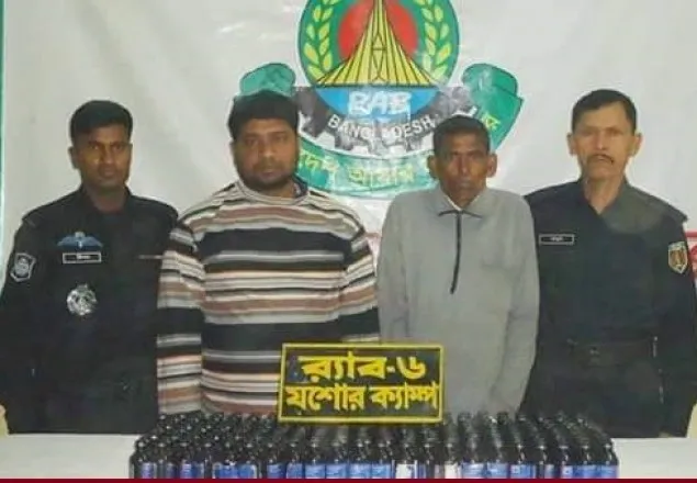 বেনাপোল সীমান্তে ফেনসিডিলসহ আটক ২