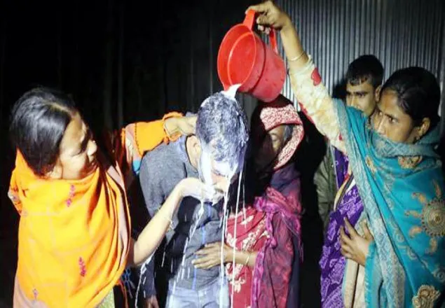 দুধ দিয়ে গোসল করিয়ে জাহালমকে ঘরে তুললেন মা