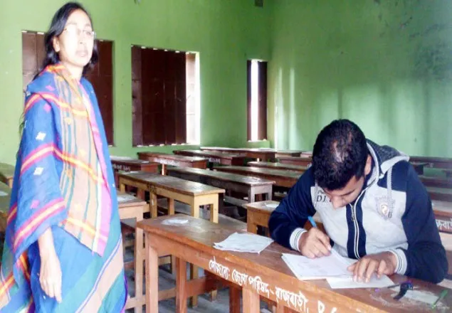 পরীক্ষার্থী দু’জন, দায়িত্বে ৩৩ জন