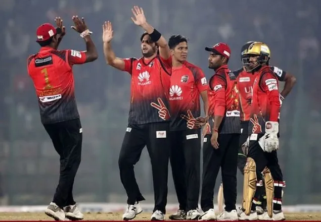 মাশরাফি’কে হারিয়ে ফাইনালে তামিমের কুমিল্লা