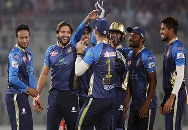 সন্ধ্যায় ফাইনালে ওঠার লড়াইয়ে মাশরাফি-সাকিব