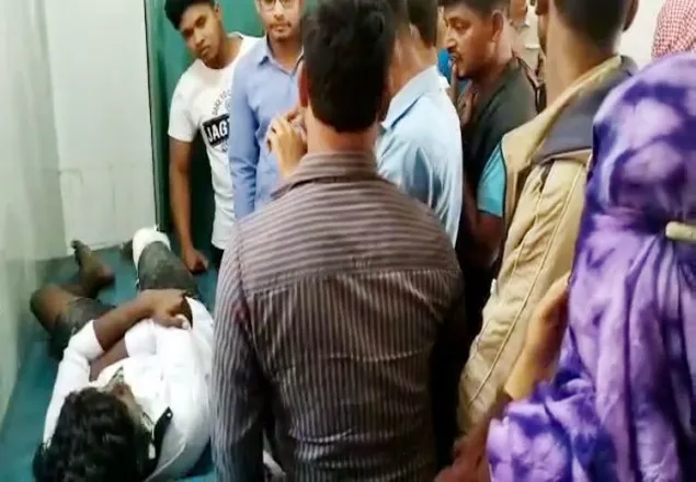 কেন্দ্রের সামনে এসএসসি পরীক্ষার্থীকে কুপিয়ে জখম