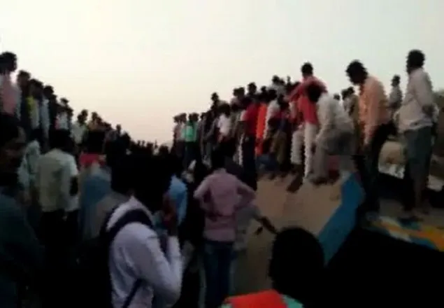 ভারতে বিয়ের অনুষ্ঠানে ঢুকে পড়ল ট্রাক, নিহত ১৩