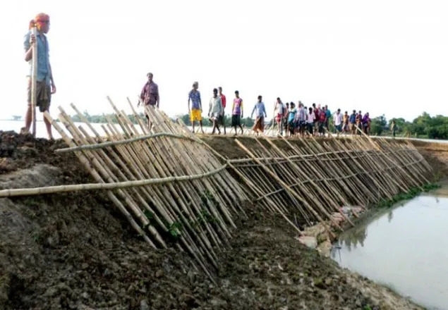 হাওরে বাঁধ নির্মাণে অনিয়মের অভিযোগে আটক ৭