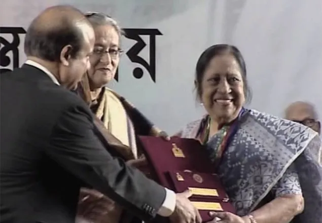 একুশে পদক প্রদান করলেন প্রধানমন্ত্রী