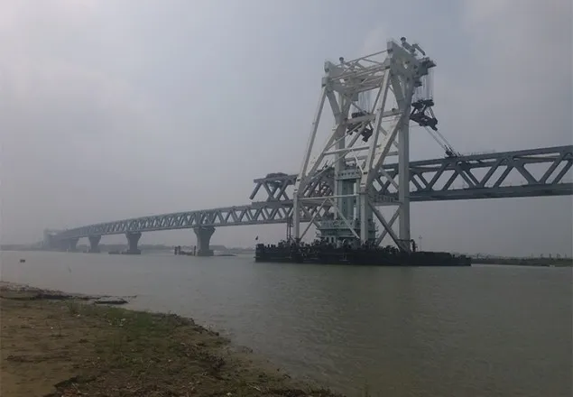অষ্টম স্প্যান স্থাপন: দৃশ্যমান হলো ১২০০ মিটার
