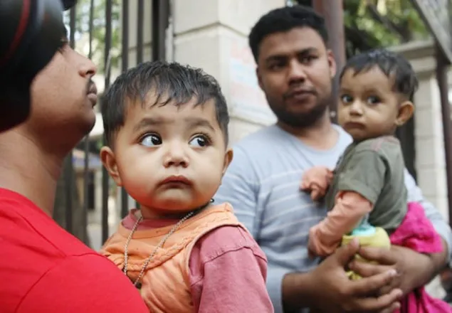 পিতার লাশের অপেক্ষায় দুই যমজ শিশু
