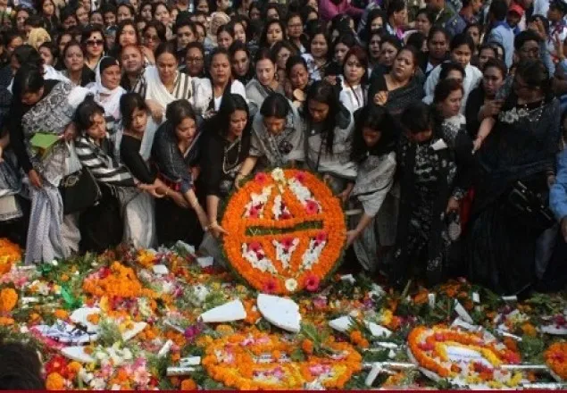 ভাষা শহীদদের প্রতি সর্বস্তরের শ্রদ্ধা