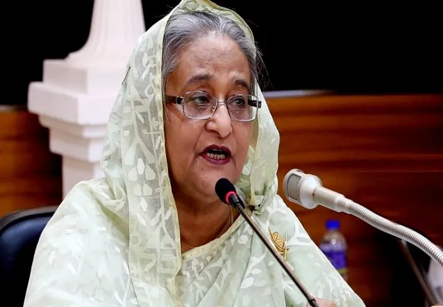 অগ্নিদগ্ধদের দেখতে ঢামেকে প্রধানমন্ত্রী