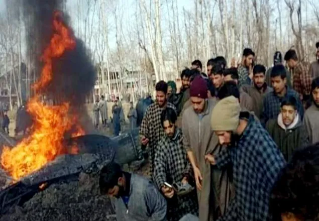 কাশ্মীরে ভারতীয় যুদ্ধবিমান বিধ্বস্ত, ২ পাইলট নিহত