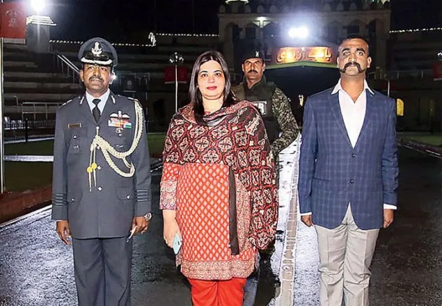 যেভাবে ভারতীয় পাইলট অভিনন্দনকে ফেরত দেওয়া হয়