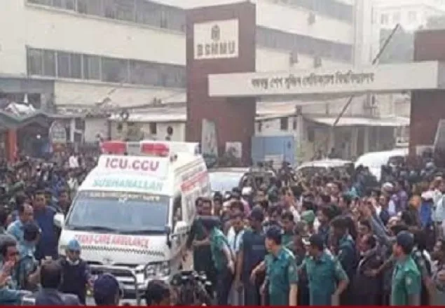 বিমানবন্দরের পথে ওবায়দুল কাদের 