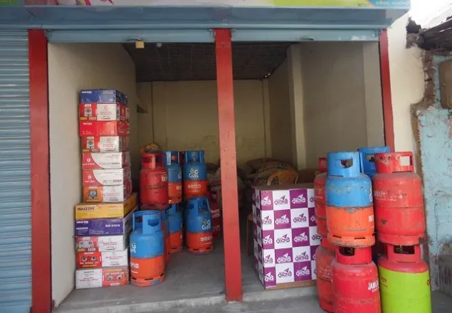 লালমনিরহাটে অনুমোদন ছাড়াই বিক্রি হচ্ছে গ্যাস সিলিন্ডার