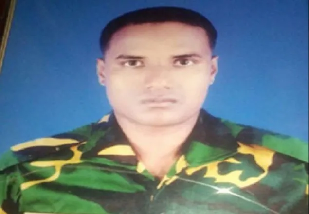 টাঙ্গাইলে বাড়ি থেকে ঢেকে নিয়ে সেনা সদস্যকে হত্যা
