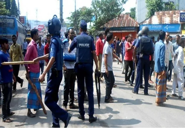 নাটোরে ভোট কেন্দ্রে গোলাগুলি, যুবলীগ সভাপতি আটক