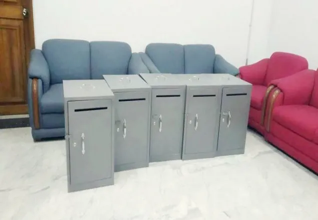 স্টিলের অস্বচ্ছ ব্যালট বাক্স নিয়ে প্রশ্ন ও সন্দেহ
