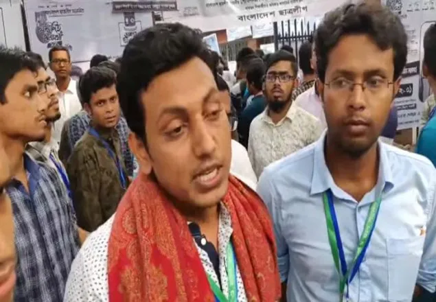 ভোটের লাইন এগোচ্ছে না:  জিএস প্রার্থী আনিসুর