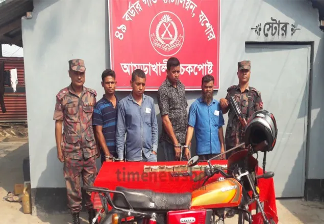 বেনাপোলে  হুন্ডির ১০ লাখ টাকা সহ আটক ৪