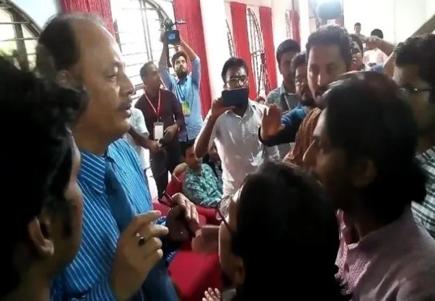 ডাকসু নির্বাচন: মামলা করতে বললেন রিটার্নিং কর্মকর্তা