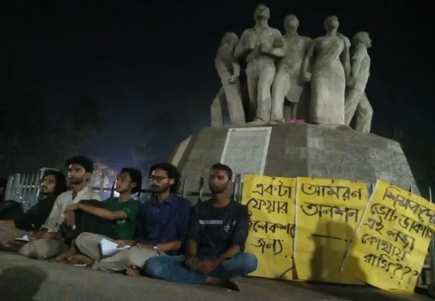 ডাকসু নির্বাচন বাতিলের দাবিতে আমরণ অনশনে ৪ প্রার্থী