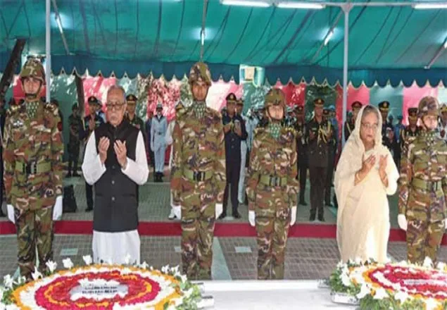 টুঙ্গিপাড়ায় বঙ্গবন্ধুর সমাধিতে রাষ্ট্রপতি ও প্রধানমন্ত্রীর শ্রদ্ধা নিবেদন