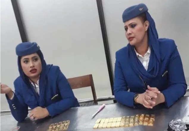 শাহজালালে ৩৬ সোনার বারসহ দুই কেবিন ক্রু আটক