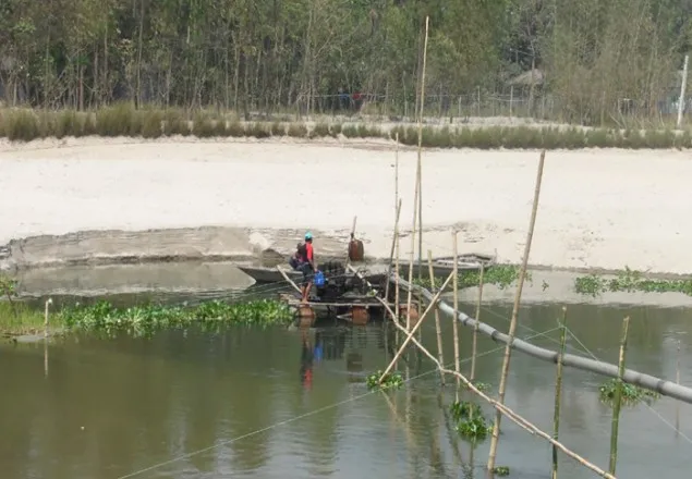 পাটগ্রামে হুমকিতে সড়ক রক্ষা বাঁধ ও বসত বাড়ি