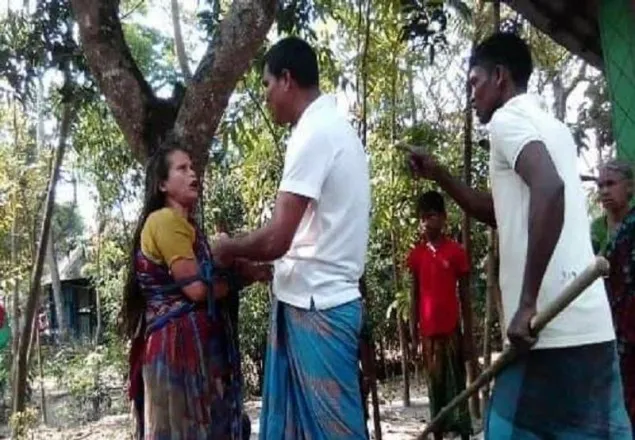 গাছের সাথে বেঁধে বৃদ্ধাকে নির্যাতন