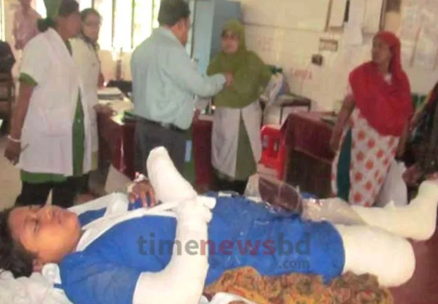 বেনাপোলে পিকআপ চাপায় ৬ষ্ঠ শ্রেণির ছাত্রীর পা বিচ্ছিন্ন