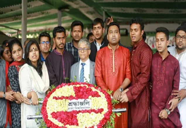 বঙ্গবন্ধুর প্রতিকৃতিতে ডাকসু নেতাদের শ্রদ্ধা