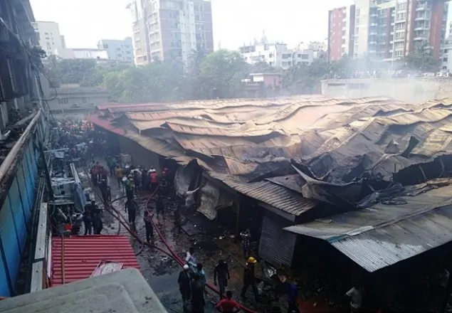 গুলশানে ২৯১ দোকান পু‌ড়ে ছাই