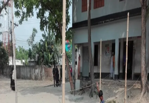 ভোটারের সাড়া মিলছেনা, মসজিদের মাইকে আহ্বান