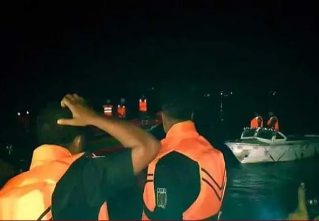 নির্বাচনী দায়িত্ব পালন শেষে ফেরার পথে ট্রলারডুবি, পুলিশসহ নিখোঁজ ৩