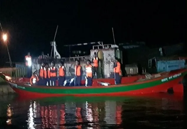 মেঘনায় ট্রলারডুবি: নিখোঁজ তিনজনের মধ্যে একজনের লাশ উদ্ধার