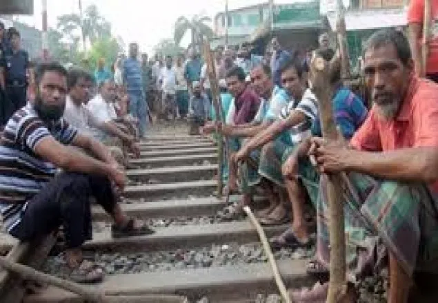 রাষ্ট্রায়ত্ত পাটকলে ধর্মঘট শুরু, রাজপথ-রেলপথ অবরোধ