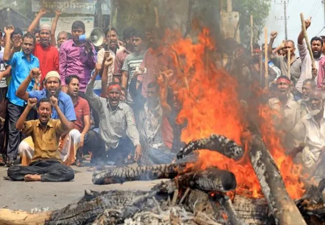  পাটকল শ্রমিকদের ঢাকা-চট্টগ্রাম মহাসড়ক অবরোধ