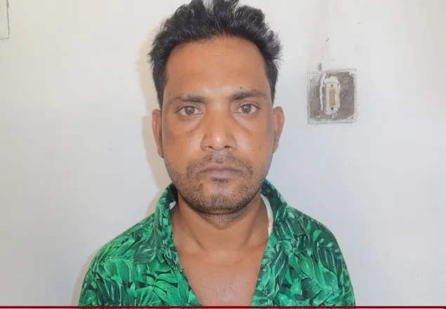 যশোরে অস্ত্র-গুলিসহ একাধিক মামলার আসামী আটক