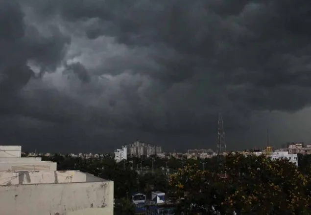 বজ্রপাত-দমকা হাওয়াসহ আজও হতে পারে বৃষ্টি