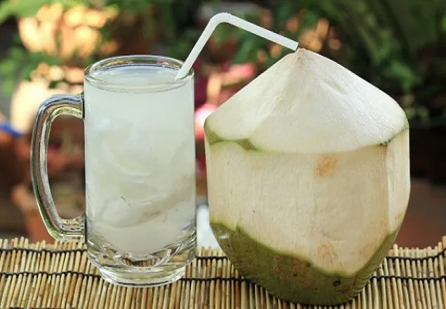 উচ্চ রক্তচাপ ও হৃদরোগের ঝুঁকি কমায় ডাবের পানি