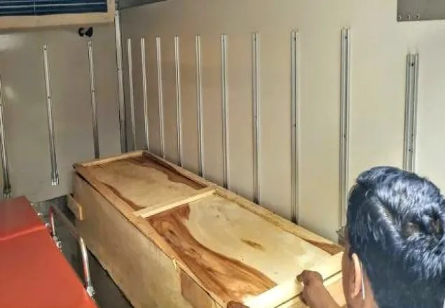 ময়নাতদন্ত শেষে  বাড়ির পথে নুসরাত